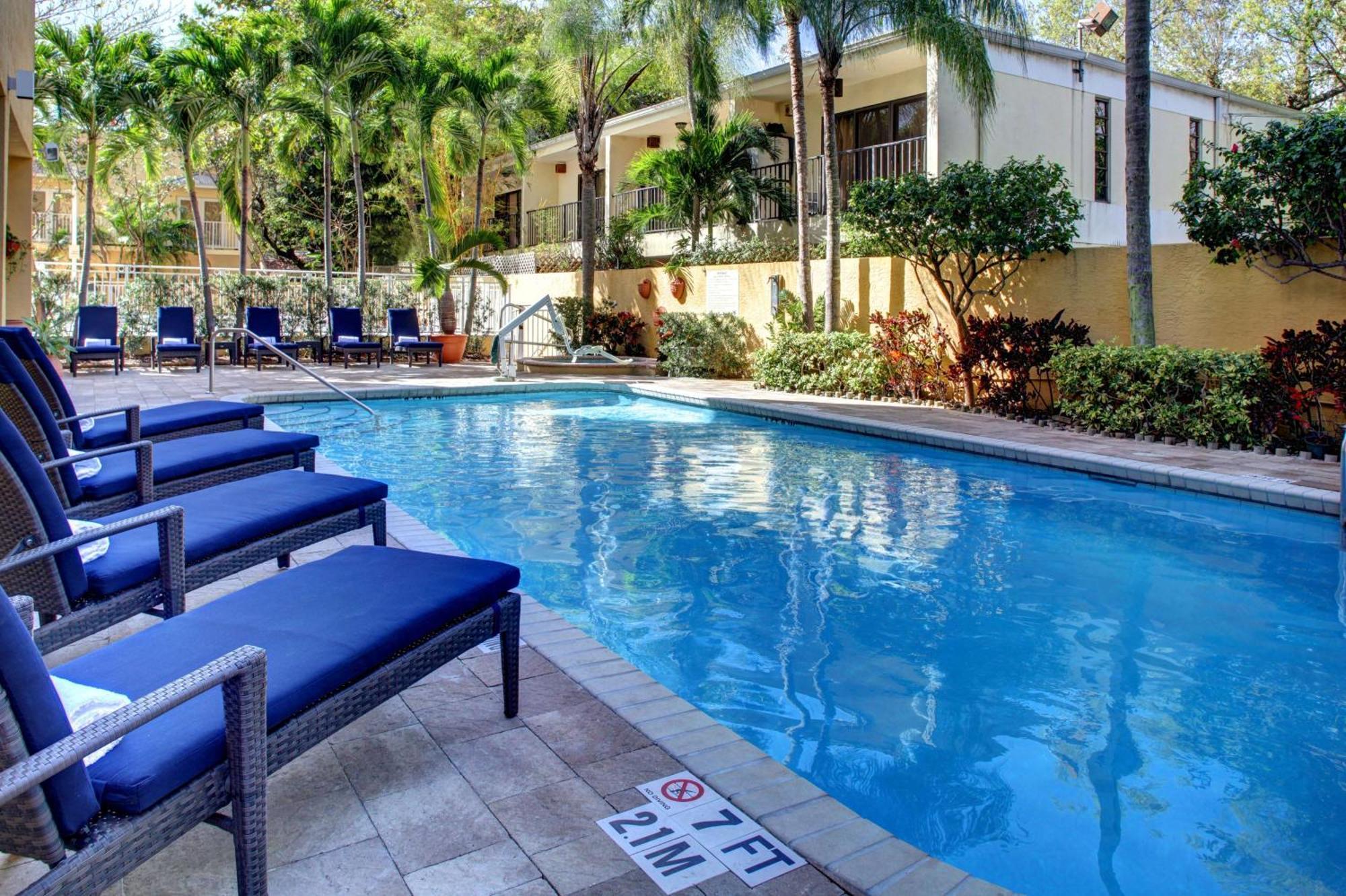Hampton Inn Miami-Coconut Grove/Coral Gables Экстерьер фото